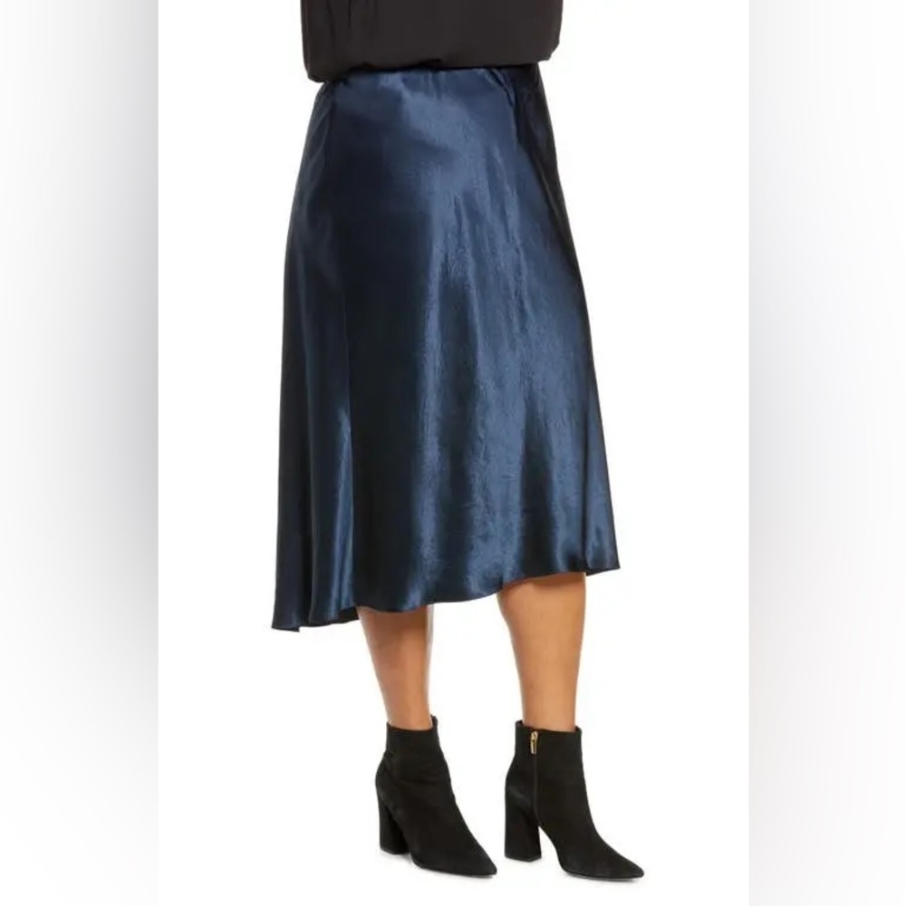 Vince
NWT Vince Plus Size Elegant Satin Slip Midi Skirt in Coastal Navy Blue - Picture 4 of 6